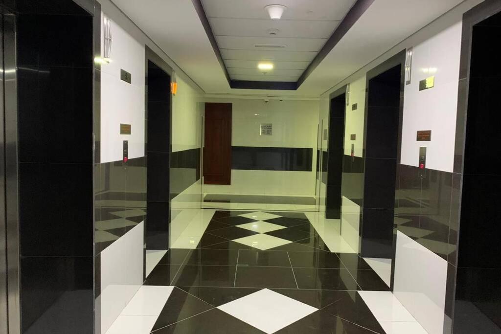 Cozy 2Bhk Near To Dmcc Metro Station -505 Apartment Дубай Екстериор снимка