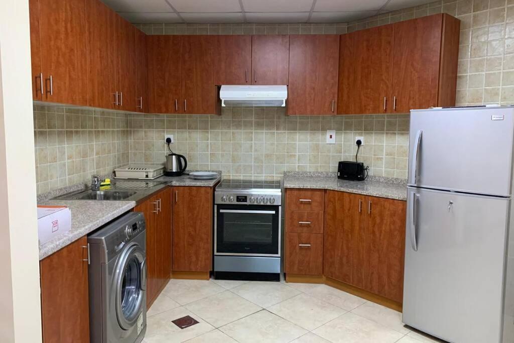 Cozy 2Bhk Near To Dmcc Metro Station -505 Apartment Дубай Екстериор снимка