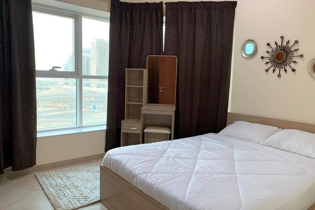 Cozy 2Bhk Near To Dmcc Metro Station -505 Apartment Дубай Екстериор снимка