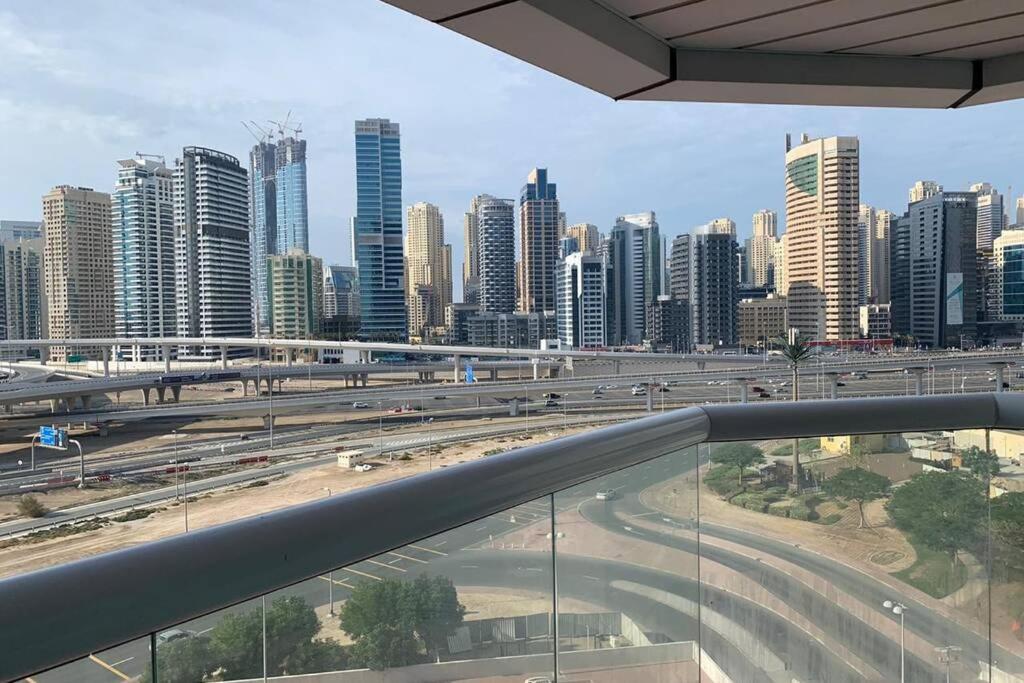 Cozy 2Bhk Near To Dmcc Metro Station -505 Apartment Дубай Екстериор снимка