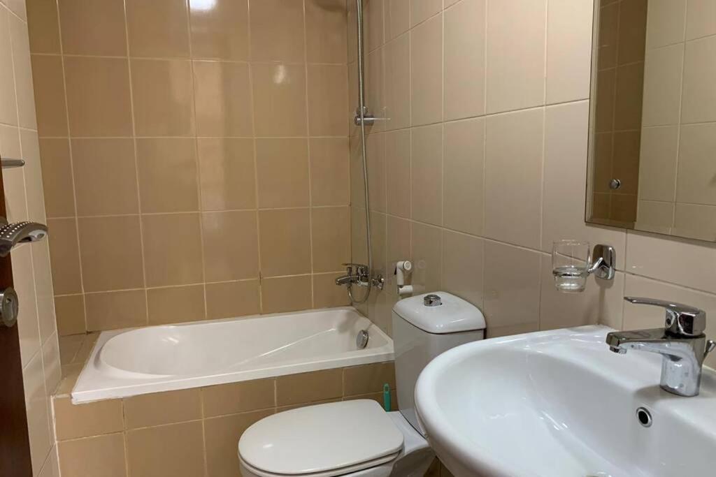 Cozy 2Bhk Near To Dmcc Metro Station -505 Apartment Дубай Екстериор снимка